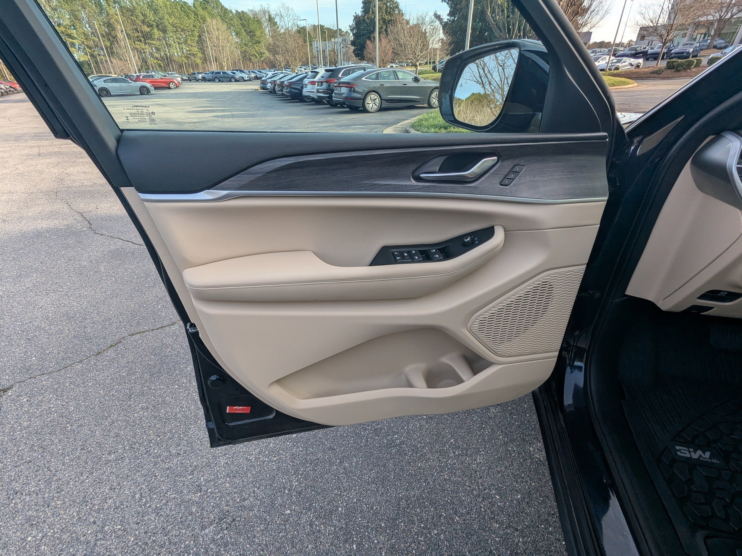 Certified 2024 Jeep Grand Cherokee L Limited image 18