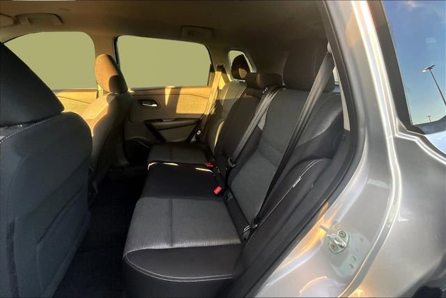 Used 2022 Nissan Rogue SV image 16