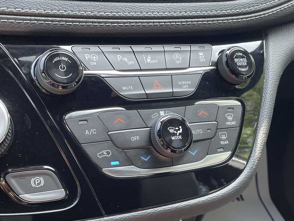 Used 2023 Chrysler Pacifica Touring-L w/ S Appearance Package FWD image 30