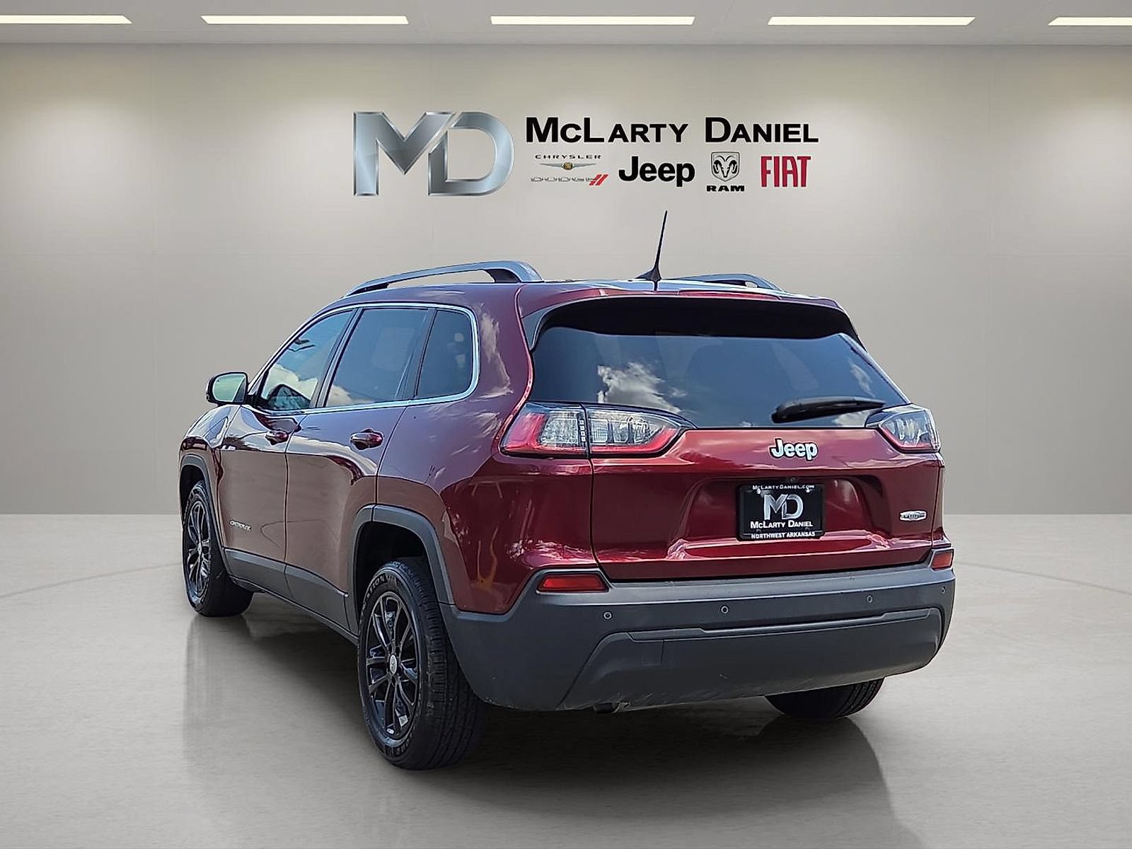Used 2019 Jeep Cherokee Latitude Plus w/ Comfort/Convenience Group FWD image 4