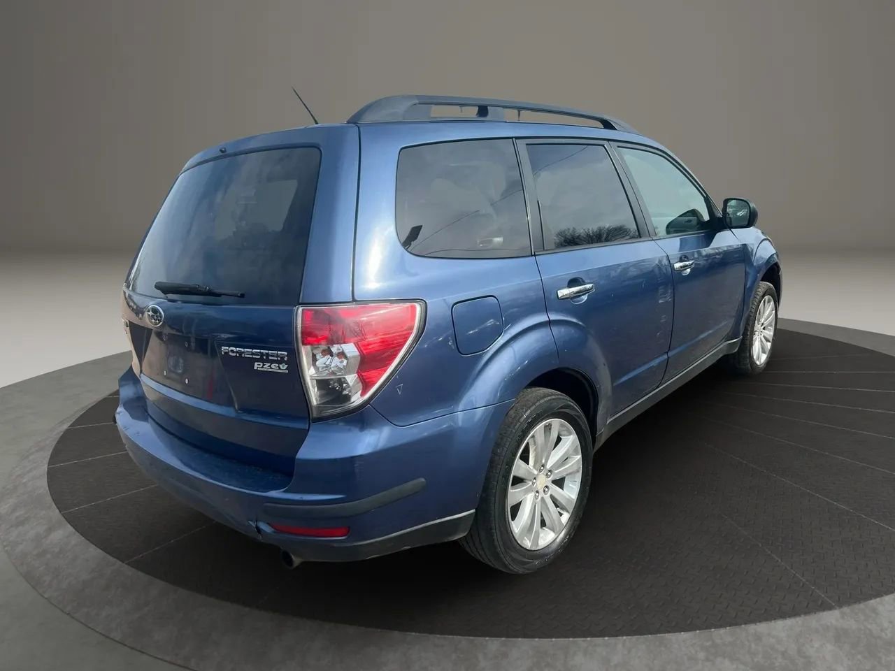 Used 2011 Subaru Forester 2.5X Premium image 3