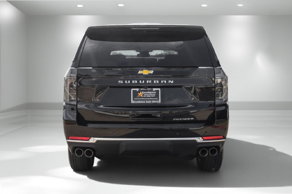 Used 2026 Chevrolet Suburban Premier RWD image 5