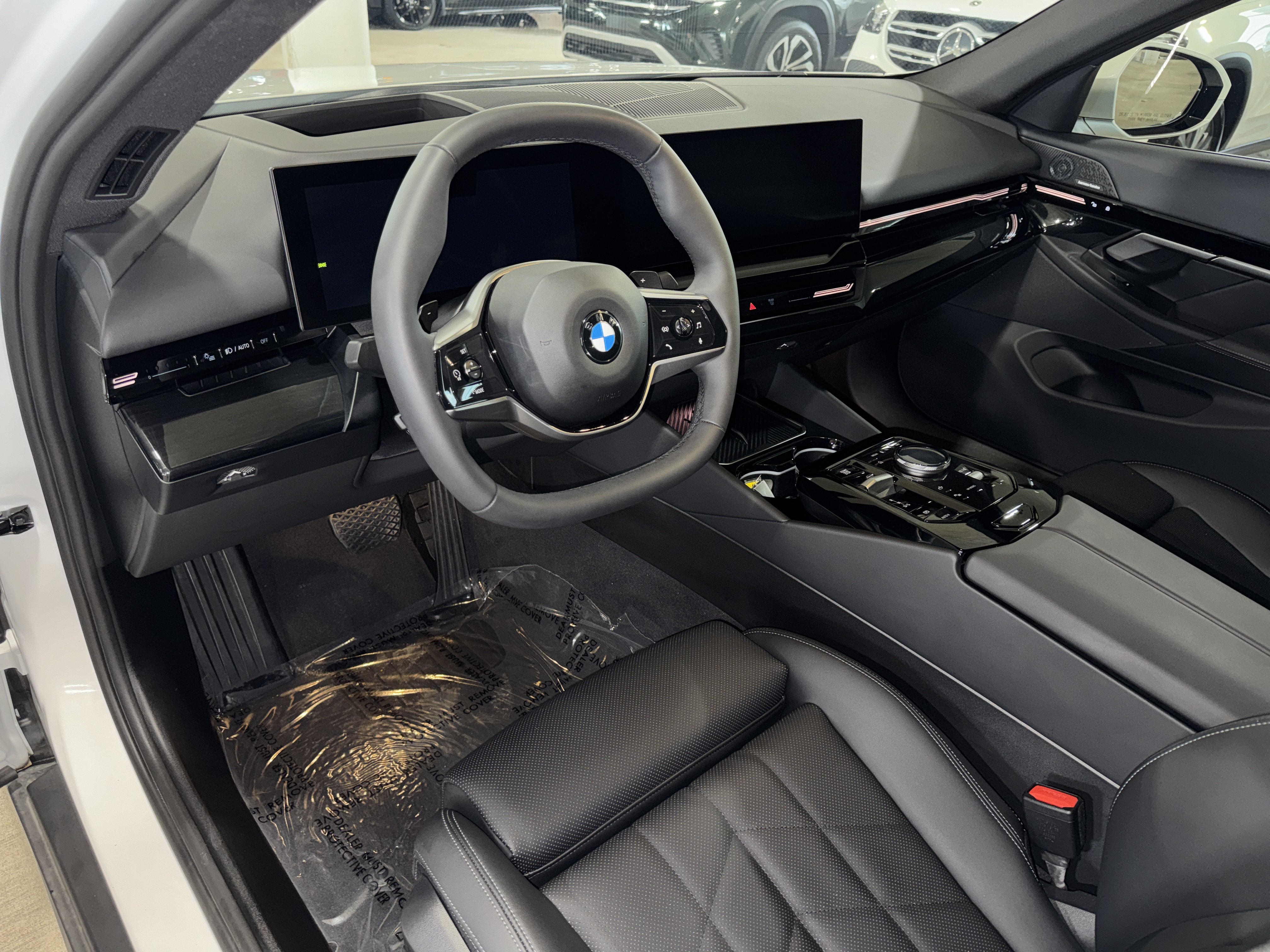 Used 2025 BMW 530i w/ Premium Package RWD image 20