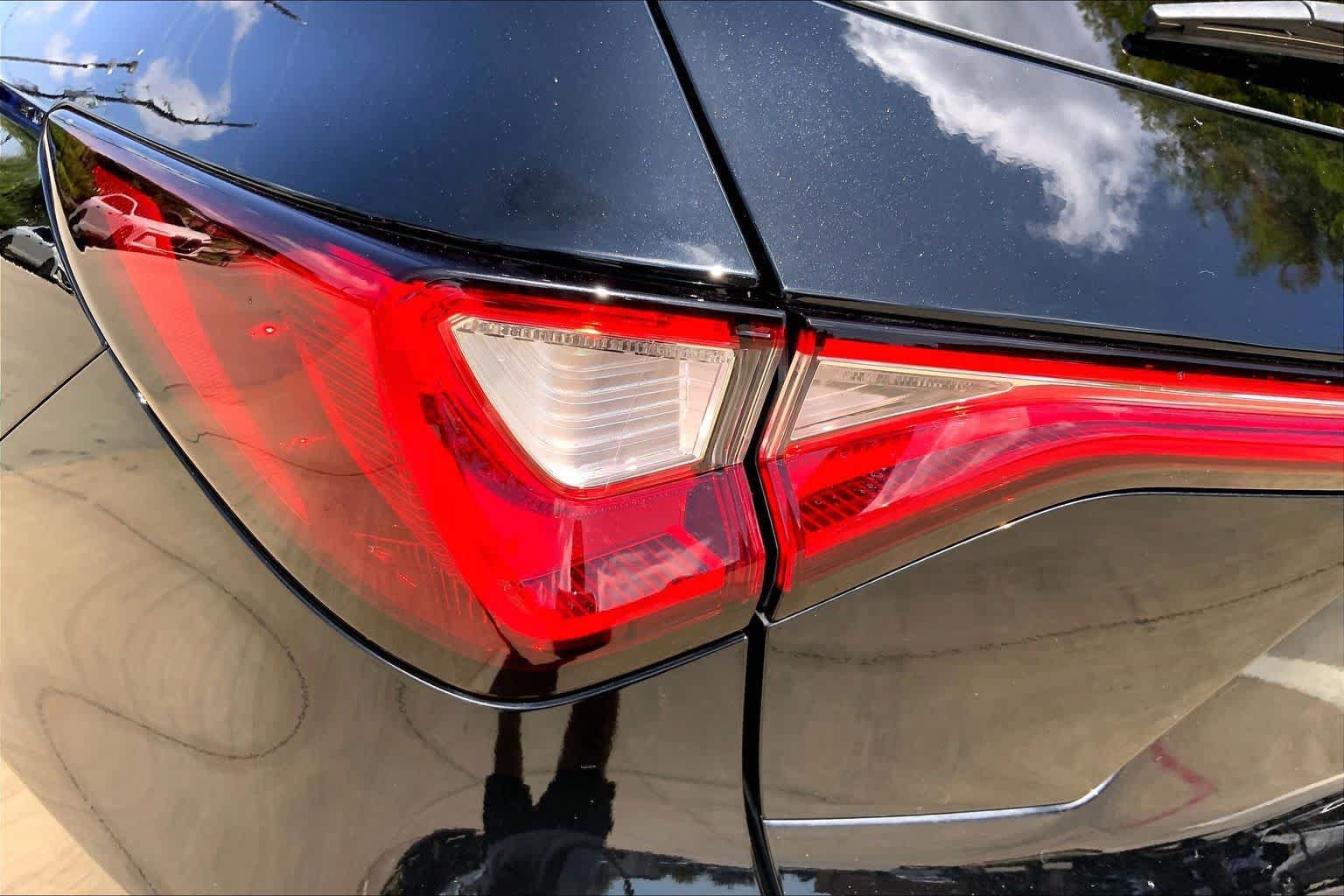 Used 2023 Acura MDX SH-AWD w/ Advance Package image 29