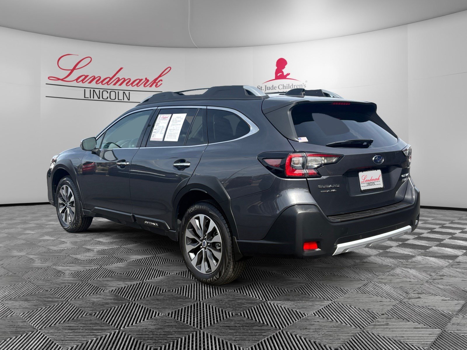 Used 2024 Subaru Outback Touring AWD/4WD image 3