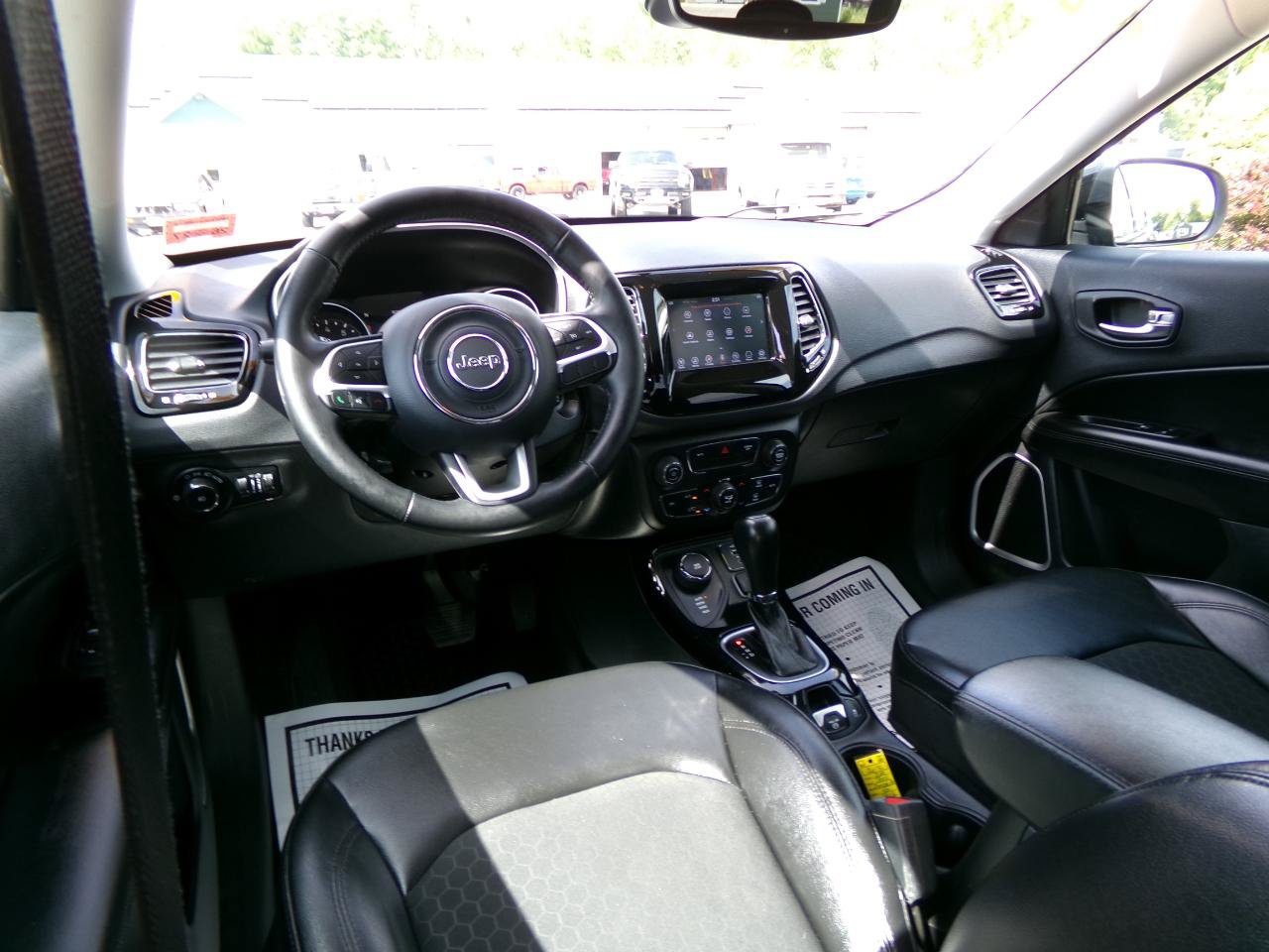 Used 2019 Jeep Compass Latitude AWD/4WD image 12