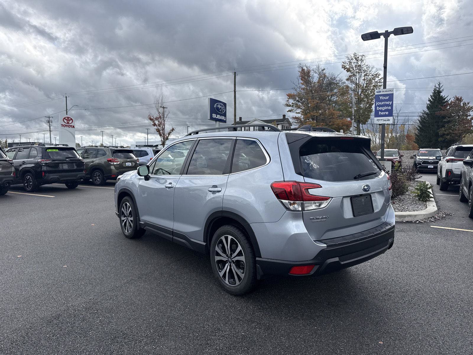 Used 2024 Subaru Forester Limited AWD/4WD image 6