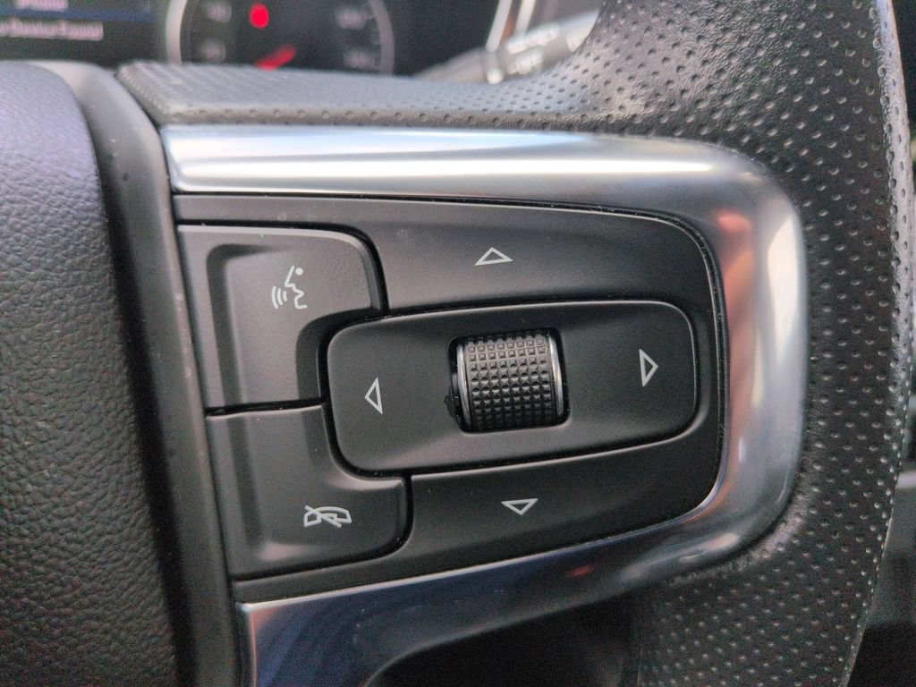 Used 2025 Chevrolet Blazer LT FWD image 21