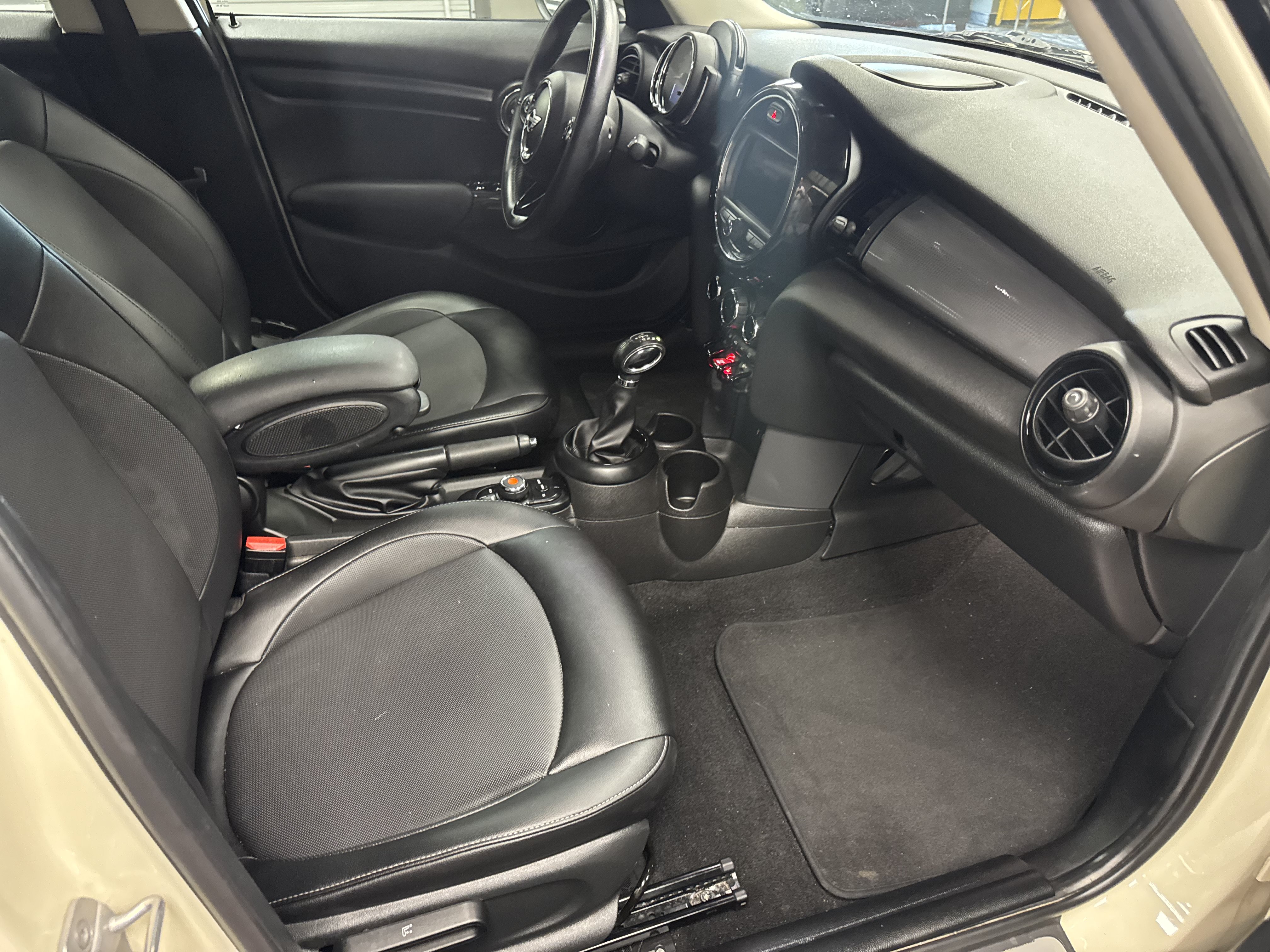 Used 2018 MINI Cooper 4-Door Hardtop FWD image 12