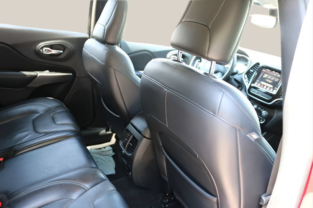 Used 2019 Jeep Cherokee Limited FWD image 18
