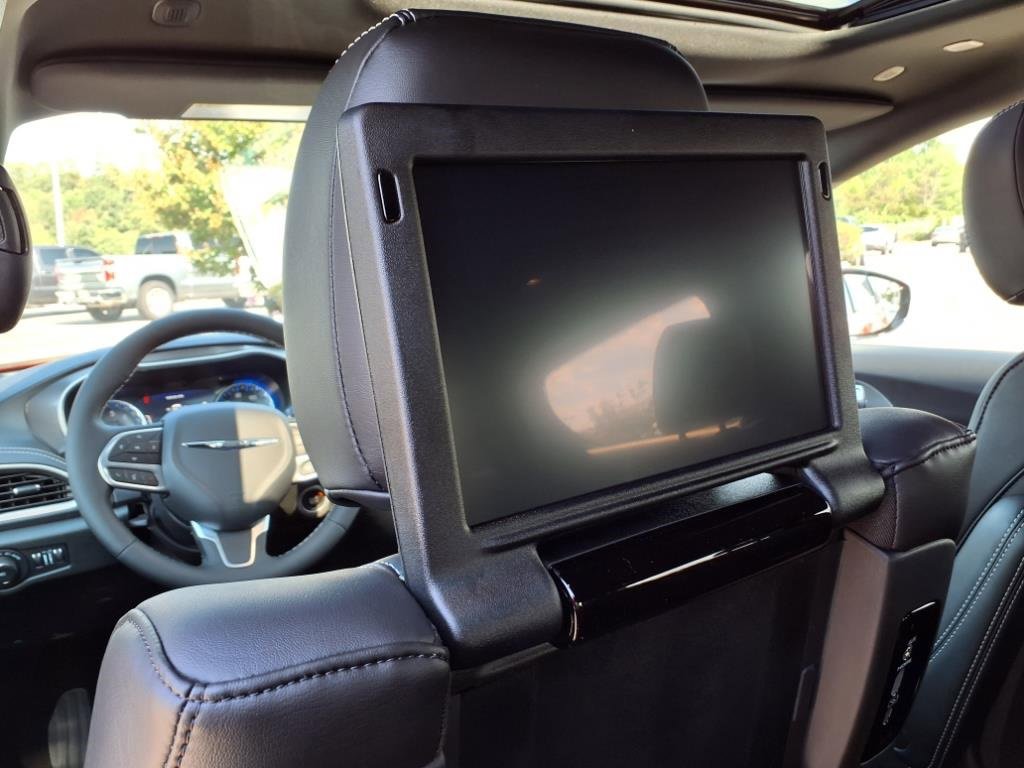 New 2026 Chrysler Pacifica Select image 12