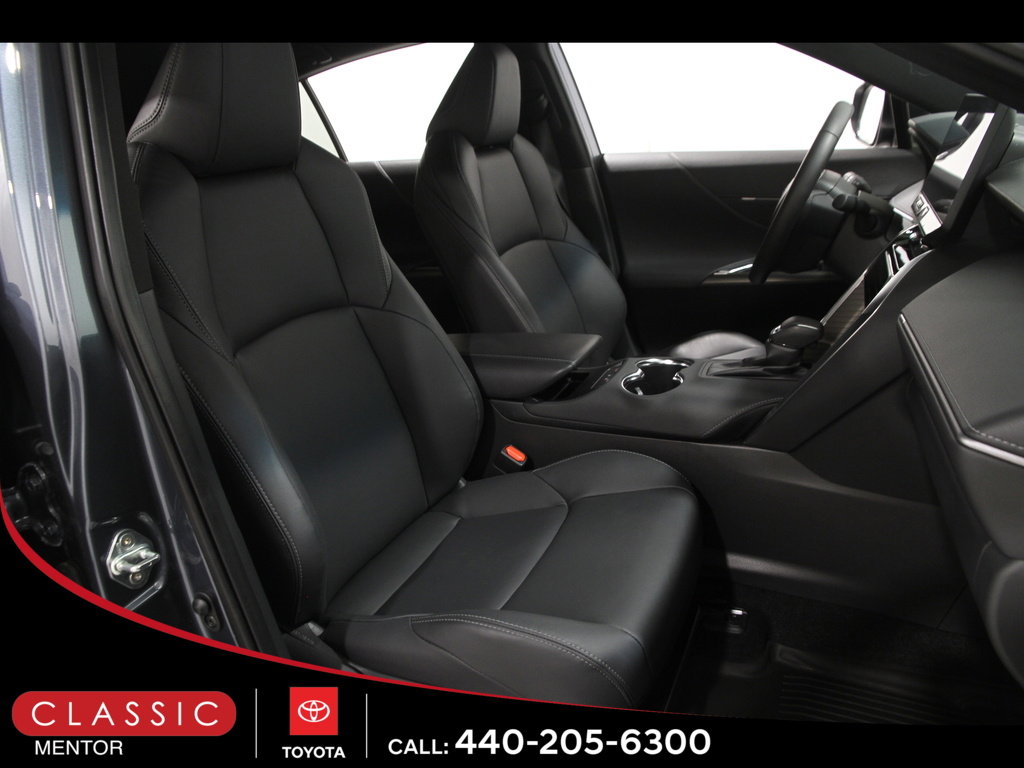 Certified 2024 Toyota Venza XLE image 19
