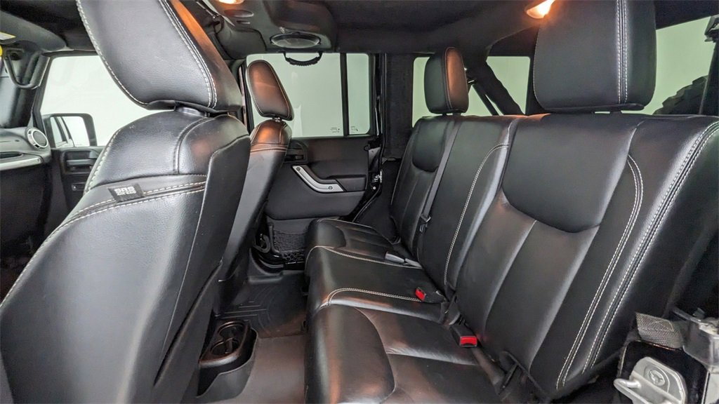 Used 2014 Jeep Wrangler Unlimited Rubicon w/ Connectivity Group image 33