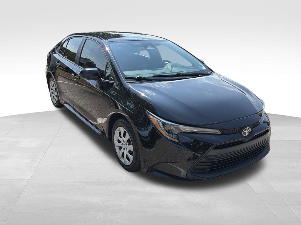 Used 2025 Toyota Corolla LE w/ Convenience Package FWD image 3