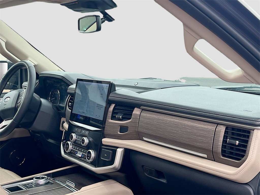 Used 2024 Ford Expedition Limited image 32