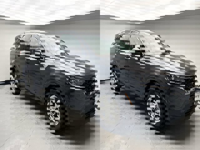 Used 2023 Kia Sorento LX image 7