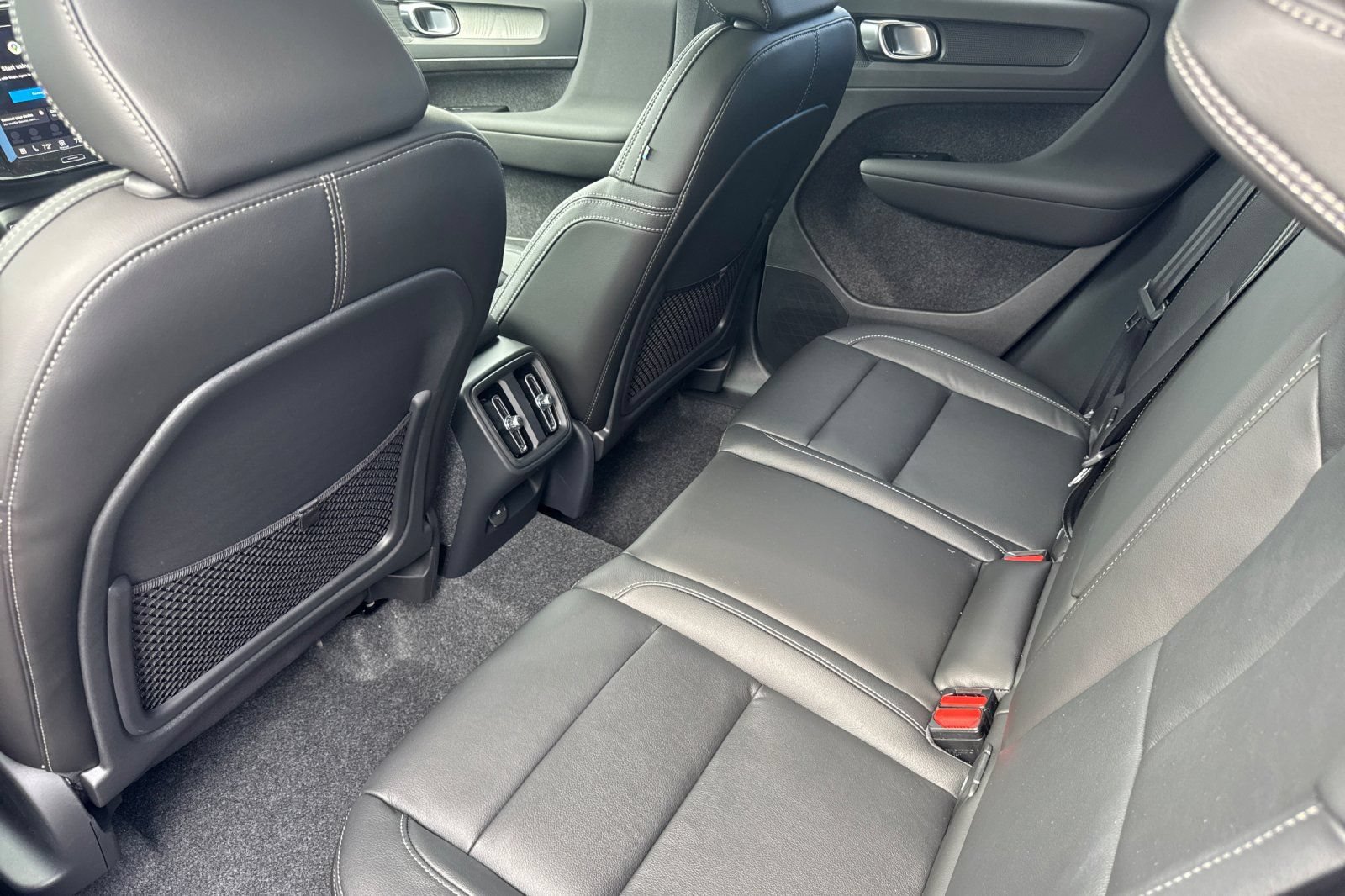 New 2026 Volvo XC40 B4 Core w/ Protection Package Premier FWD image 4