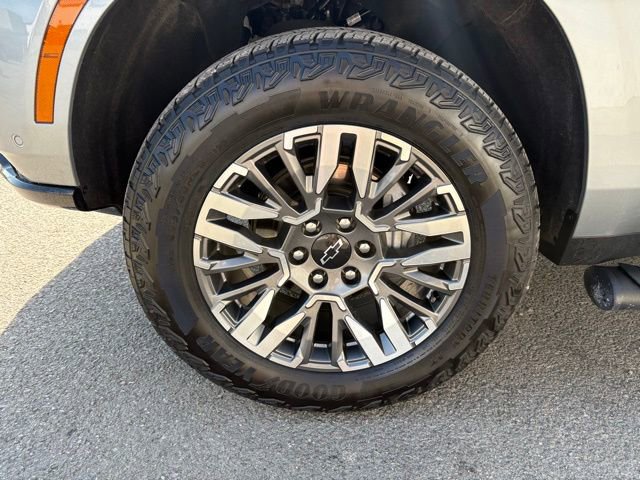 Used 2025 Chevrolet Tahoe Z71 AWD/4WD image 13