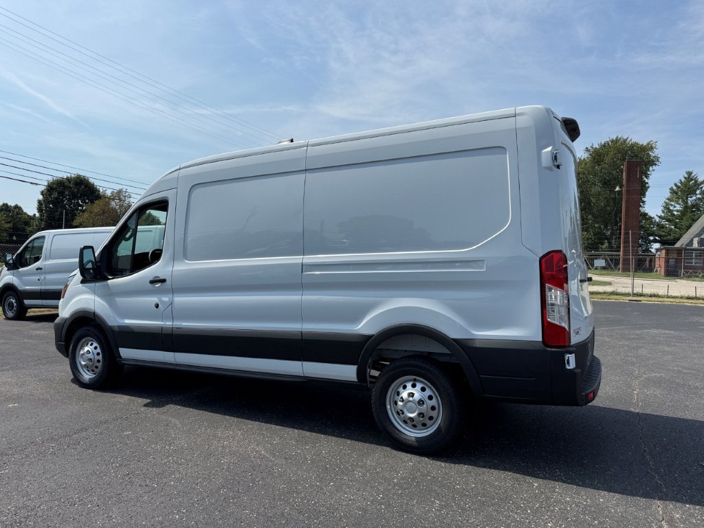 New 2026 Ford Transit 250 148 Medium Roof RWD image 4