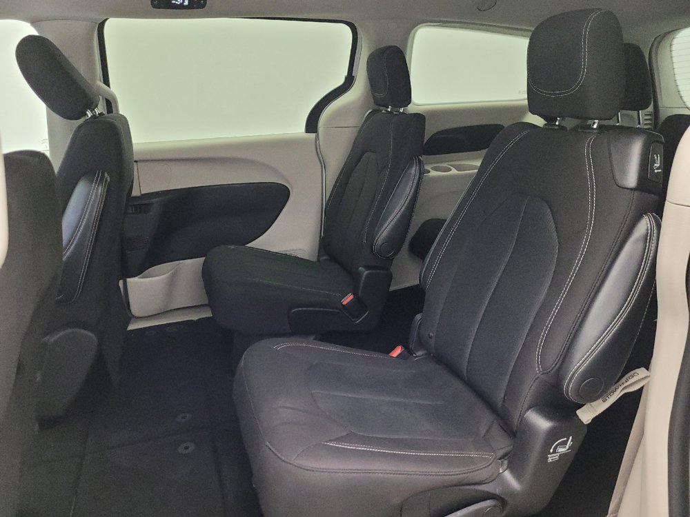 Used 2023 Chrysler Voyager LX FWD image 18