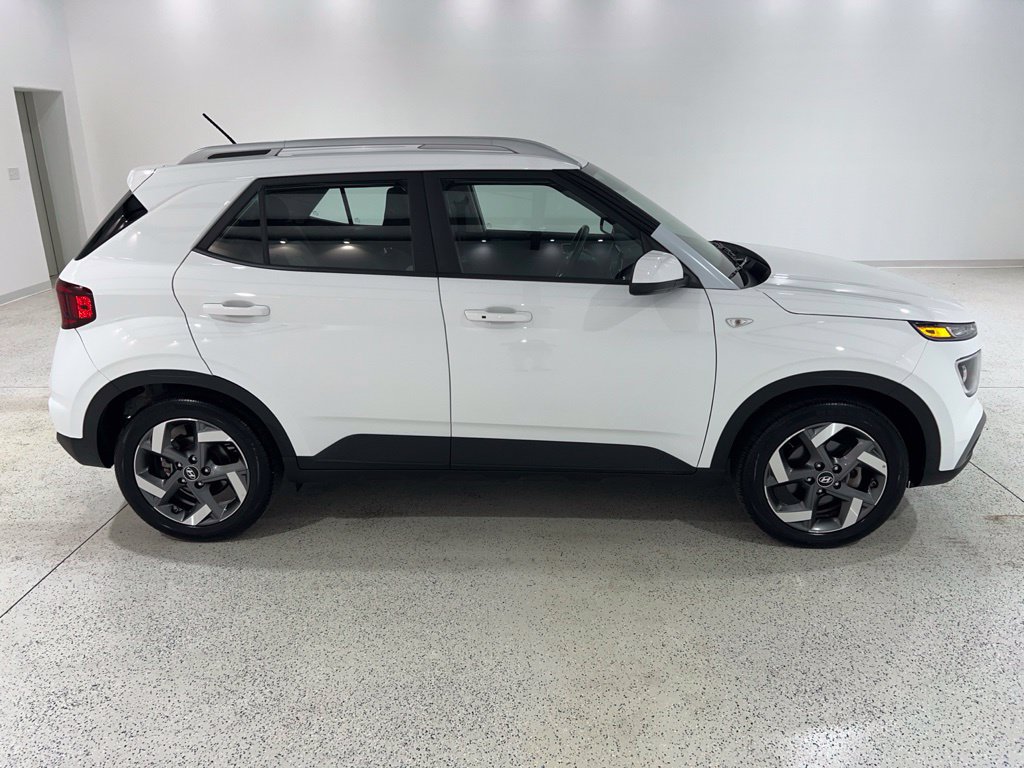 Used 2025 Hyundai Venue SEL FWD image 7
