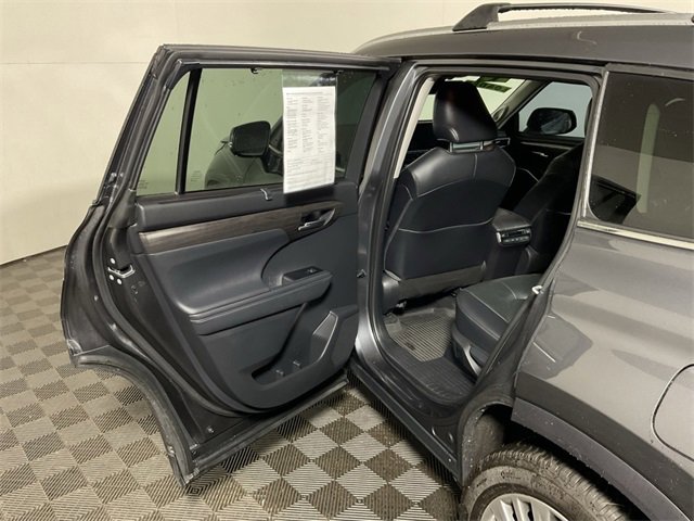 Used 2020 Toyota Highlander Platinum image 30