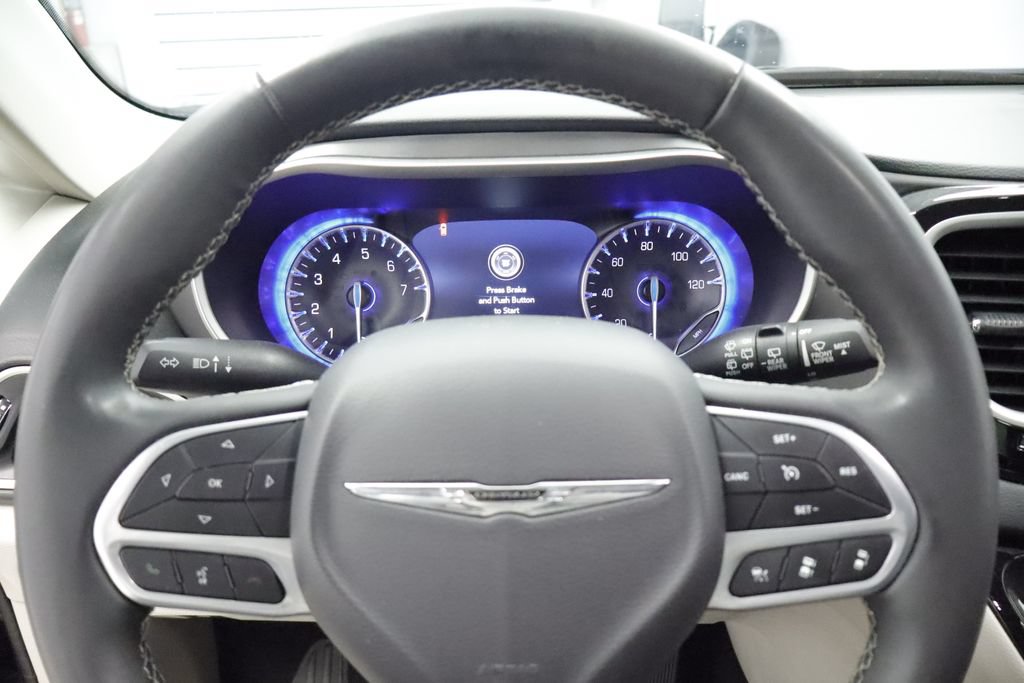 Certified 2023 Chrysler Pacifica Touring-L FWD image 25