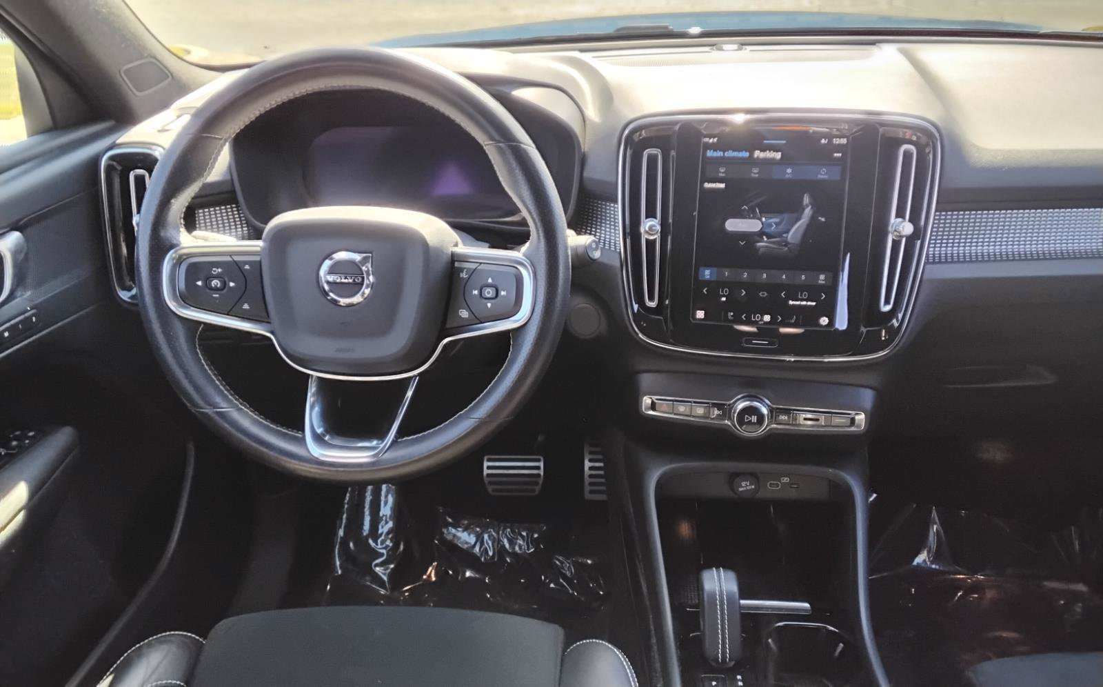 Used 2021 Volvo XC40 P8 Recharge w/ Advanced Package image 21