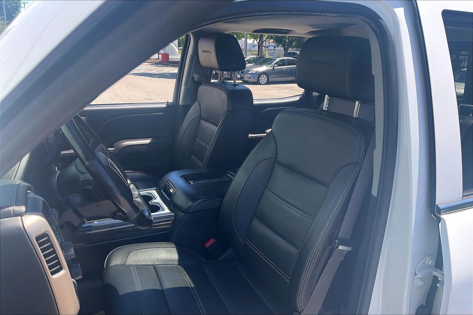 Used 2016 GMC Sierra 2500 Denali w/ Duramax Plus Package AWD/4WD image 30