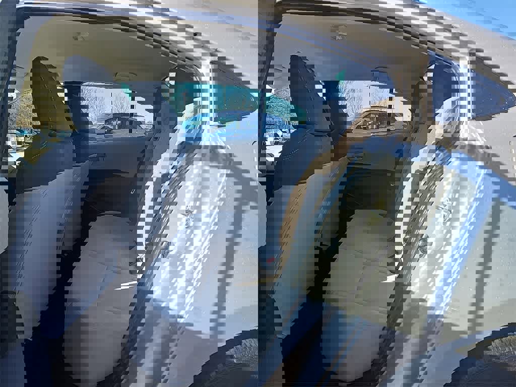 Used 2022 Toyota Corolla LE image 9