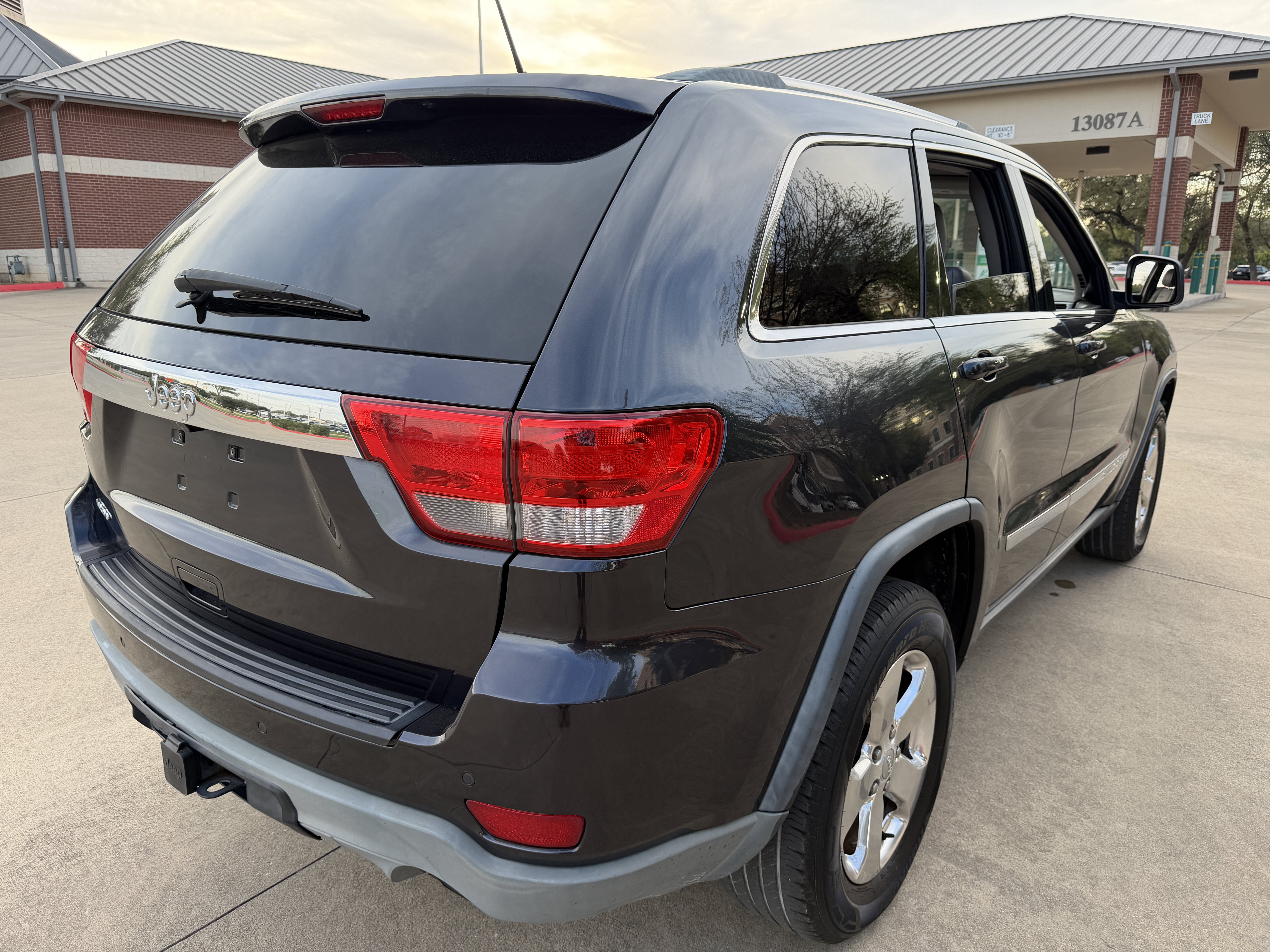 Used 2012 Jeep Grand Cherokee Laredo RWD image 7