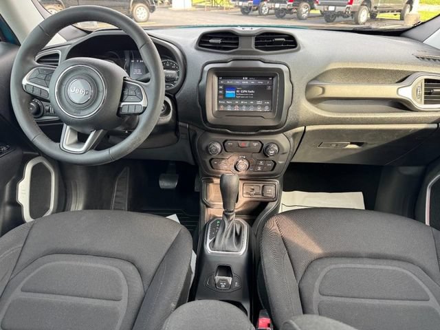 Used 2019 Jeep Renegade Latitude FWD image 11