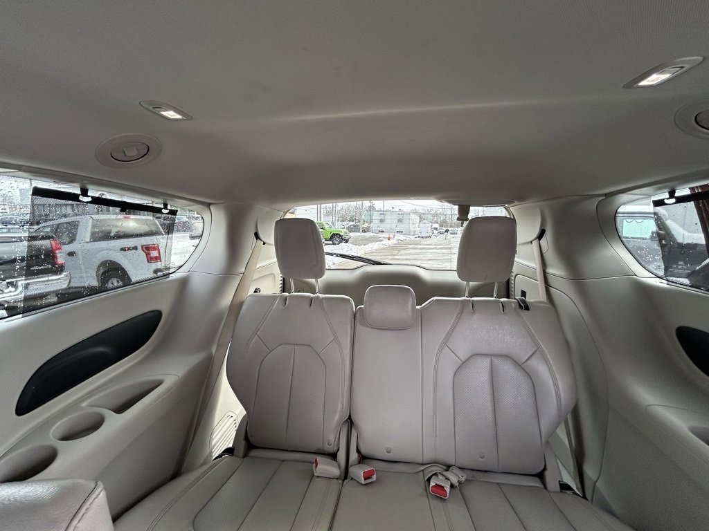 Used 2021 Chrysler Pacifica Touring-L image 30