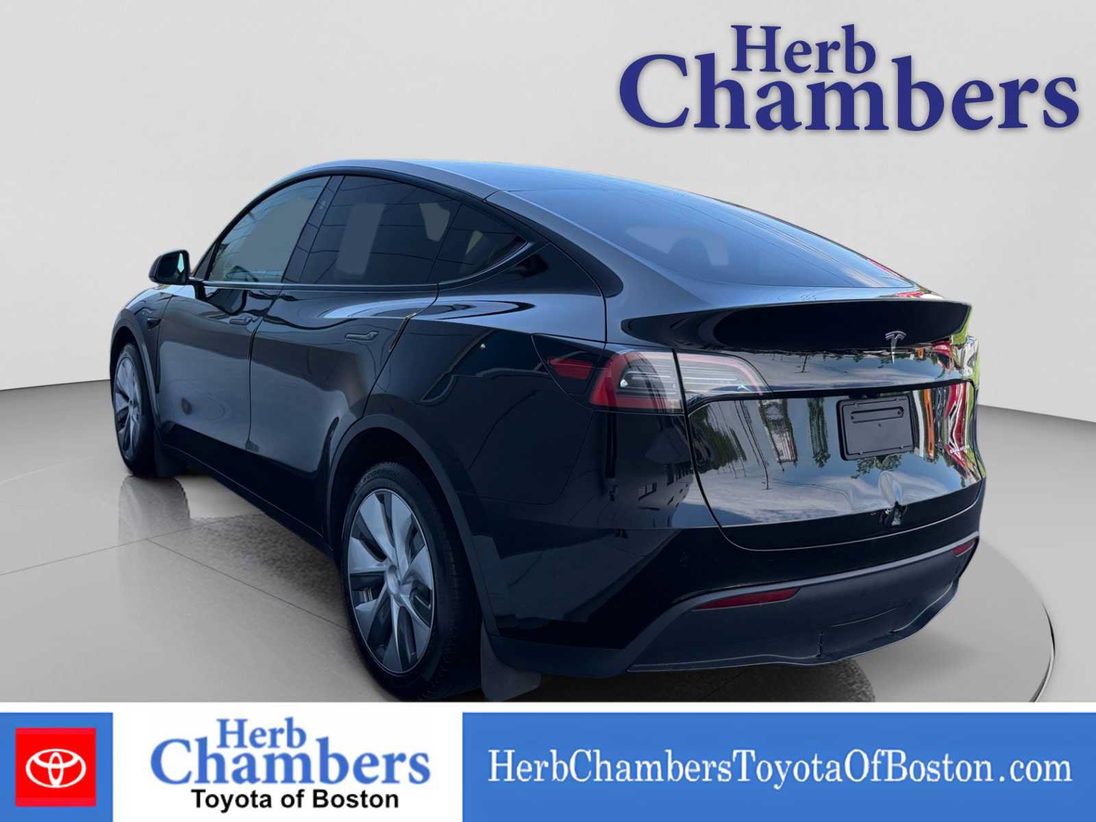 Used 2024 Tesla Model Y Long Range AWD/4WD image 3