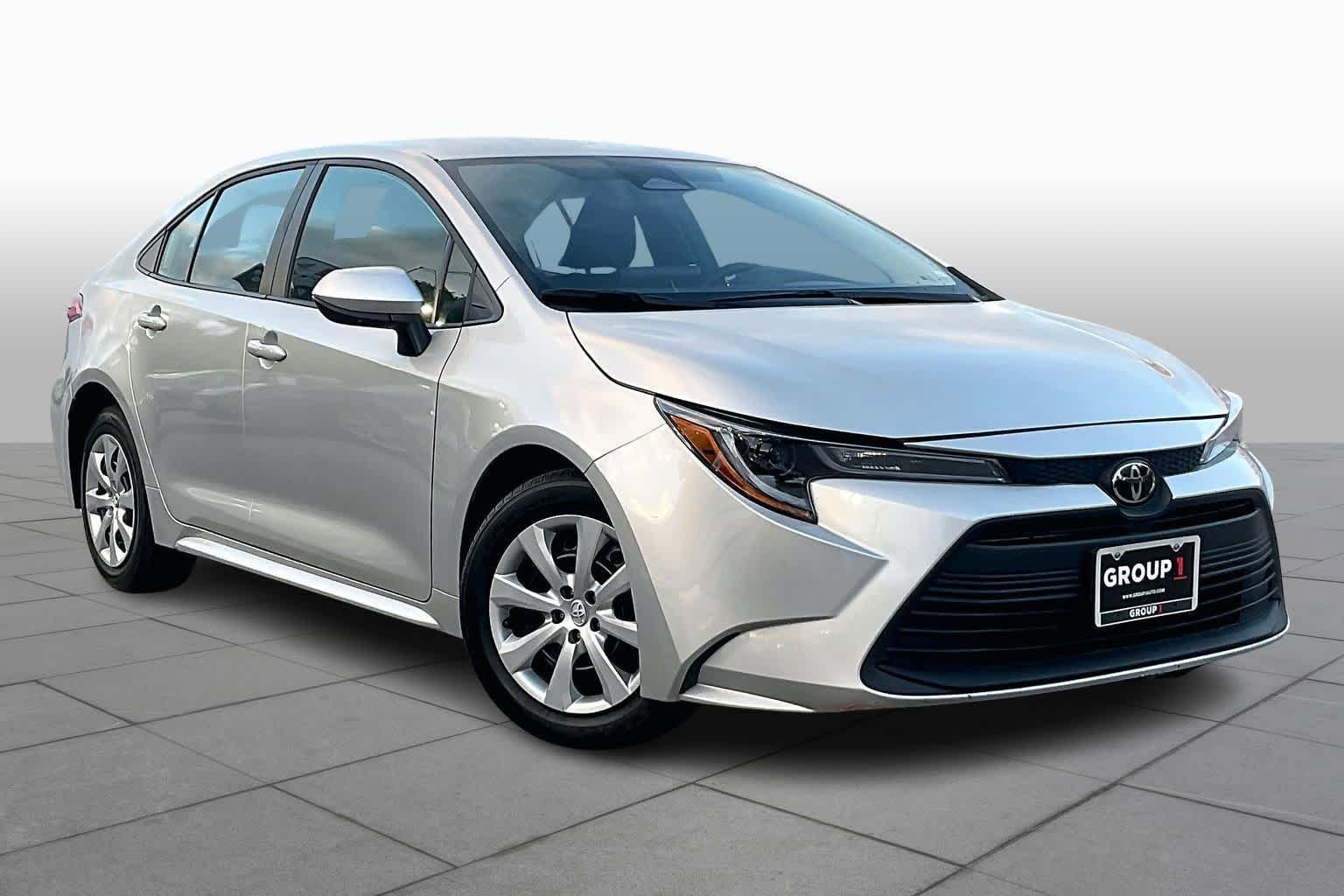 Used 2024 Toyota Corolla LE FWD image 3