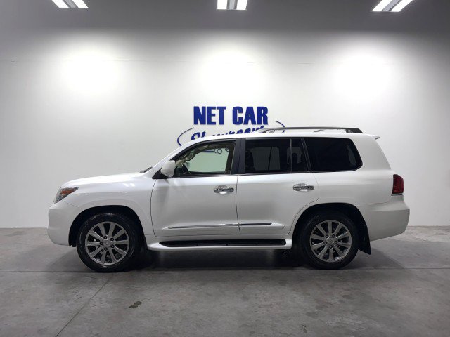 Used 2011 Lexus LX 570 4WD w/ Luxury Pkg image 3