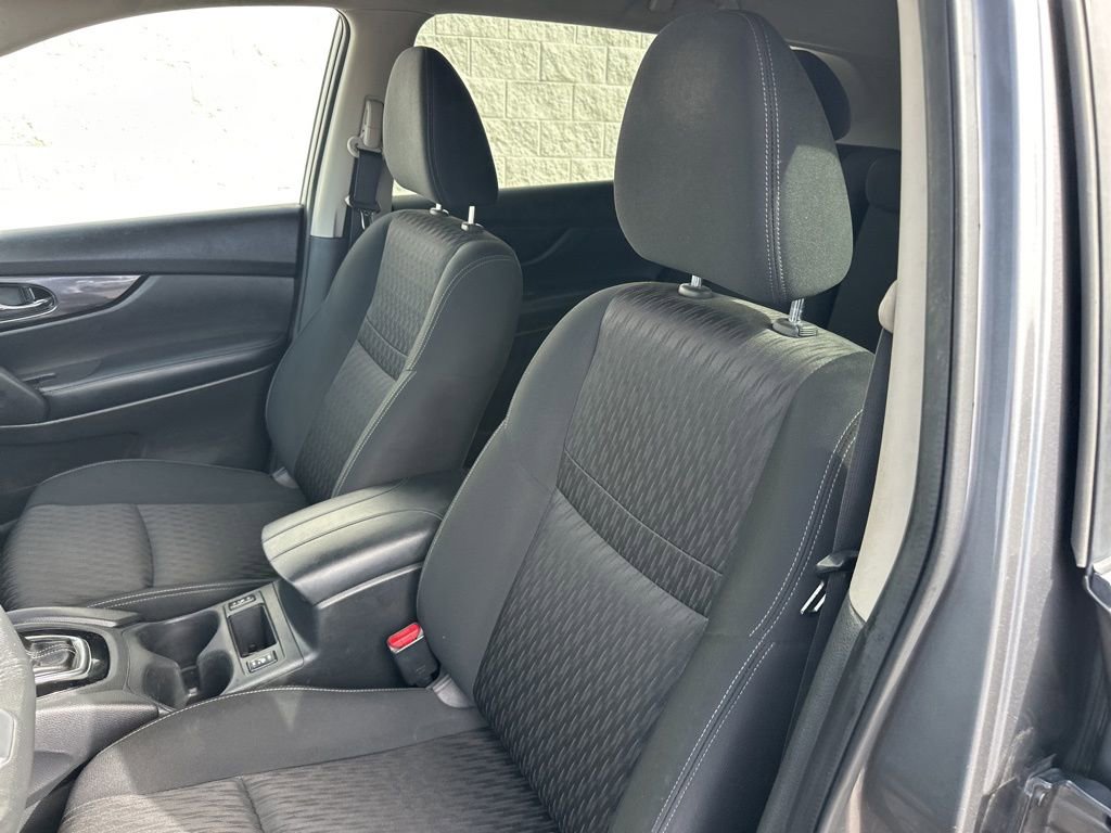 Used 2018 Nissan Rogue SV image 10