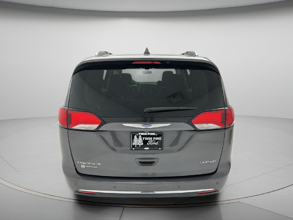 Used 2018 Chrysler Pacifica Limited w/ Tire & Wheel Group FWD image 7