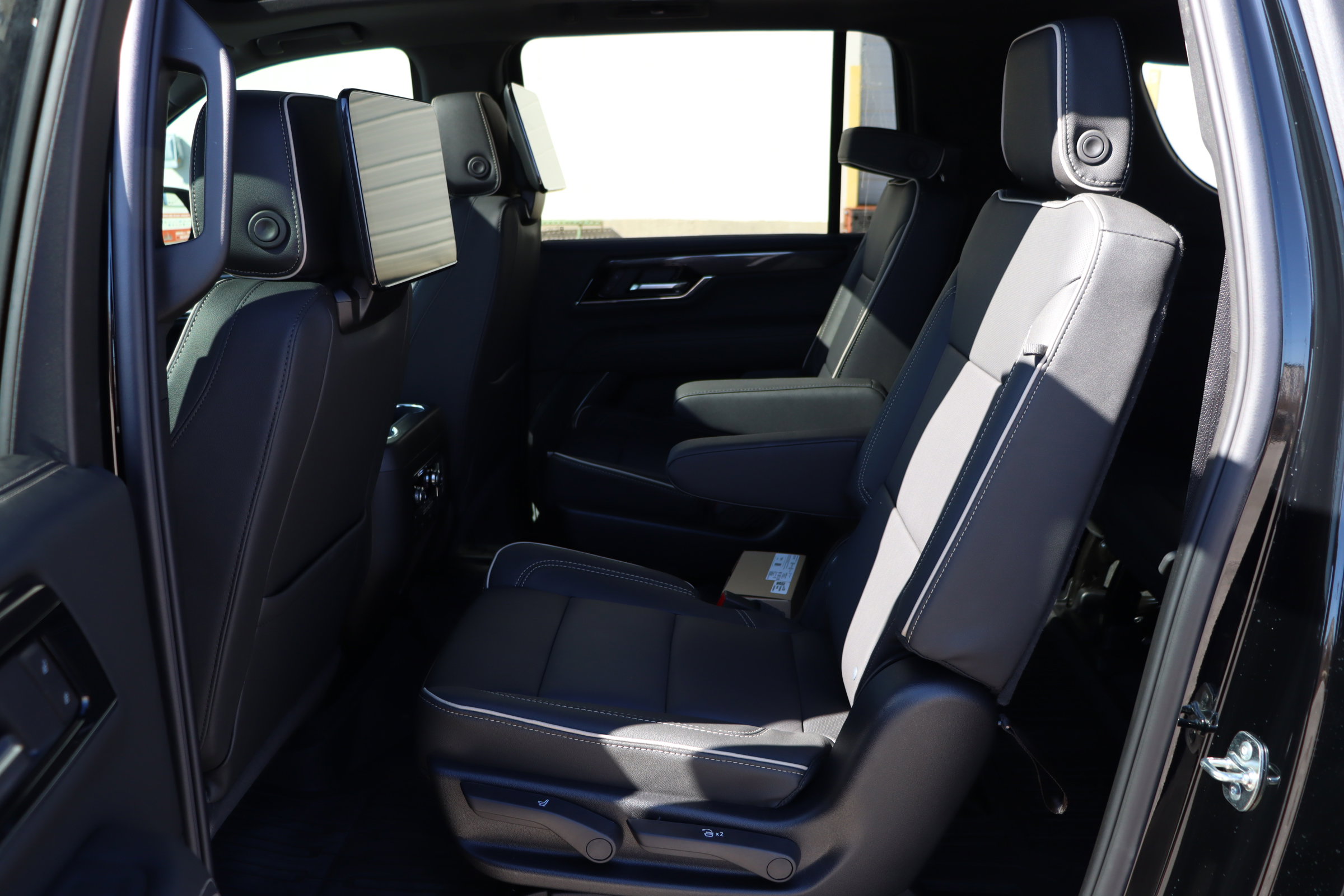 New 2026 GMC Yukon XL Elevation w/ Elevation Premium Package AWD/4WD image 27