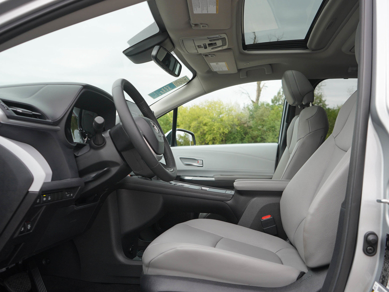 Used 2025 Toyota Sienna XLE w/ XLE Plus Package AWD/4WD image 24