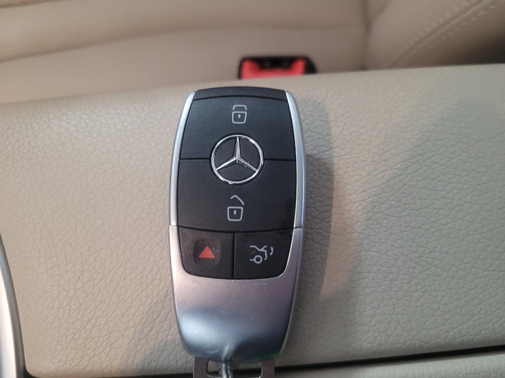 Used 2020 Mercedes-Benz GLC 300 4MATIC w/ Multimedia Package image 32
