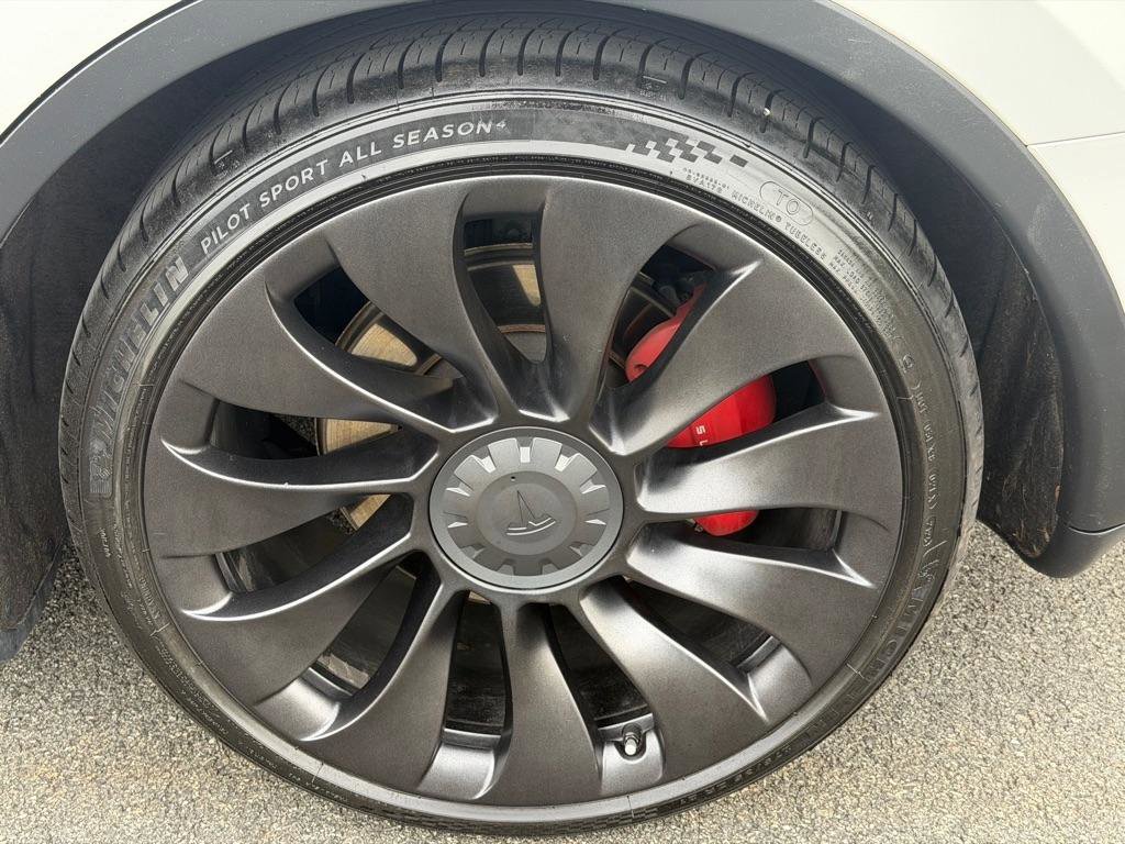Used 2022 Tesla Model Y Performance AWD/4WD image 13