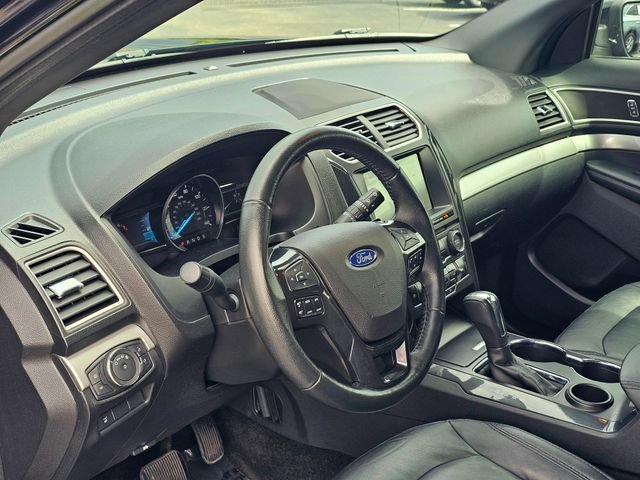 Used 2017 Ford Explorer XLT w/ Equipment Group 202A FWD image 15