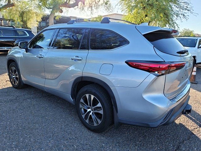 Used 2022 Toyota Highlander XLE FWD image 15