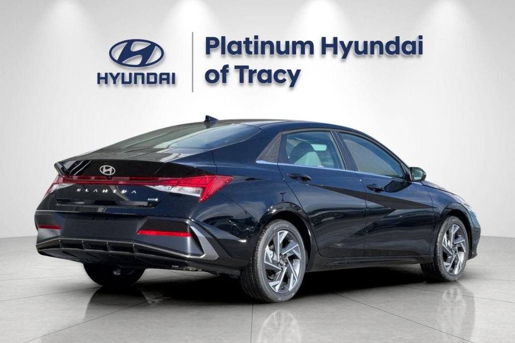 New 2026 Hyundai Elantra Limited FWD image 4