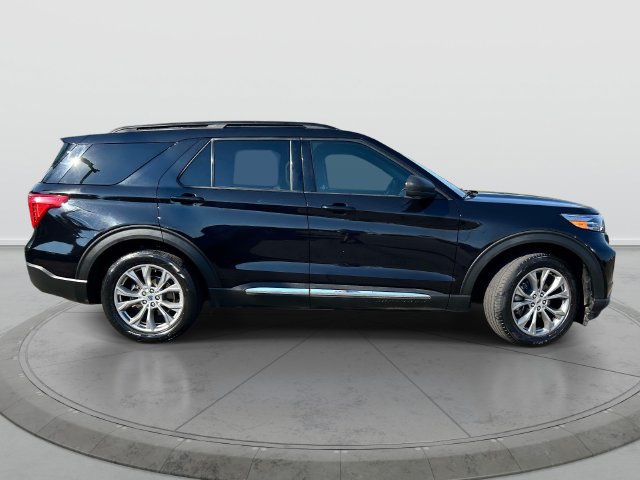 Used 2022 Ford Explorer XLT w/ Equipment Group 202A RWD image 2