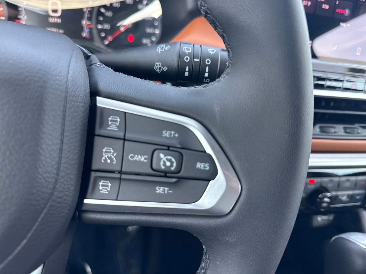 Used 2025 Jeep Compass Limited w/ Sun & Sound Group image 25