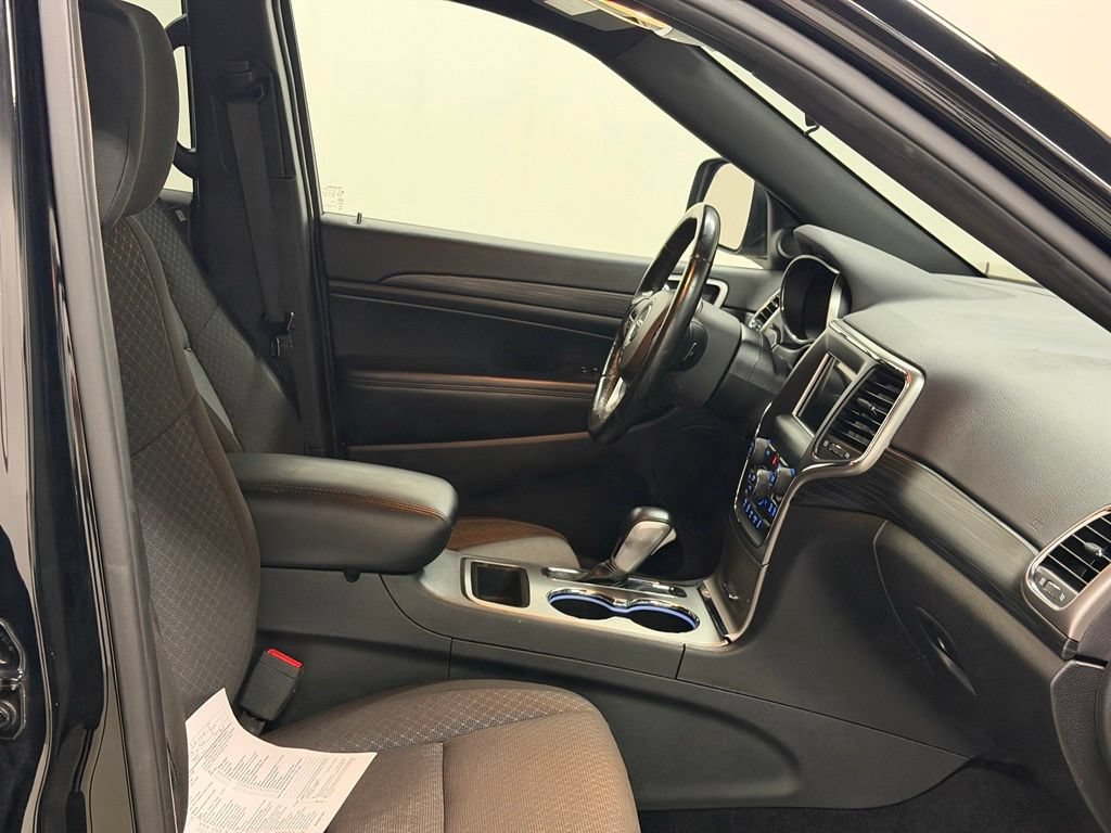 Used 2020 Jeep Grand Cherokee Laredo AWD/4WD image 21