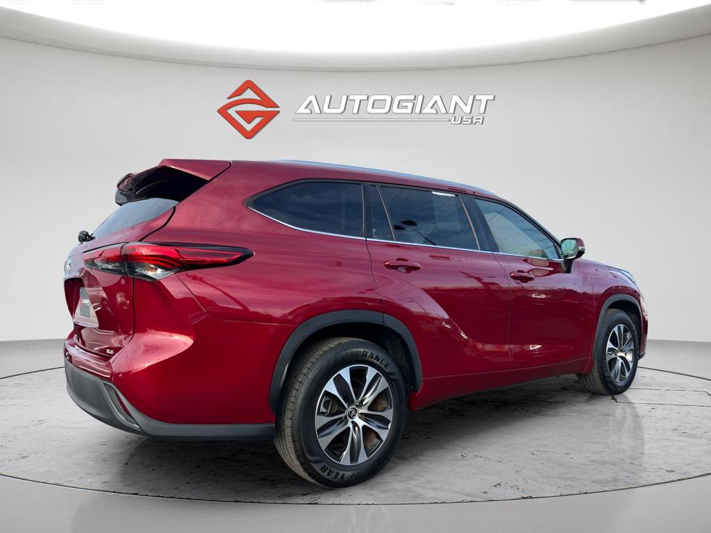 Used 2020 Toyota Highlander XLE image 8