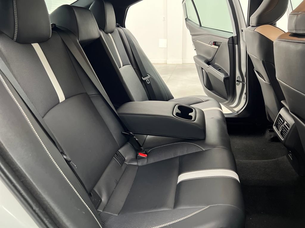 Used 2025 Toyota Camry SE image 16